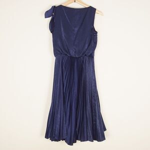 Gal Meets Glam Collection Navy Blue Pleated Shimmer Satin Midi Dress Womens 00